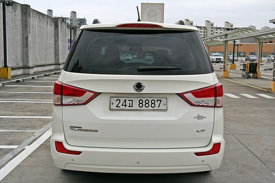 Ssangyong KORANDO 4WD 9-Seater Adventure 60th Edition — пробег 189 839 км — фото 4 из 5