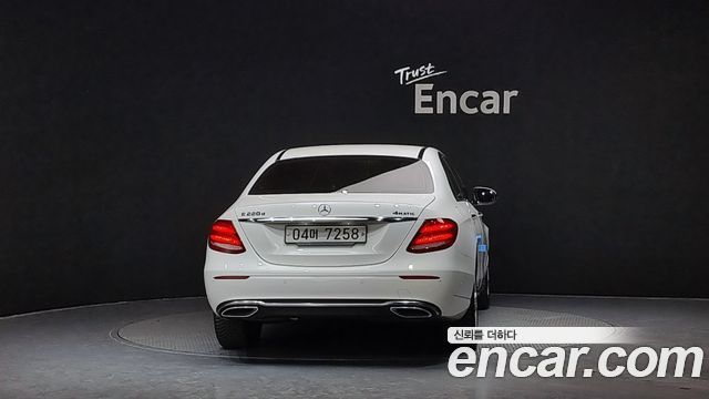Mercedes-Benz E-Class E220d 4MATIC Avantgarde — пробег 89 183 км — фото 4 из 5