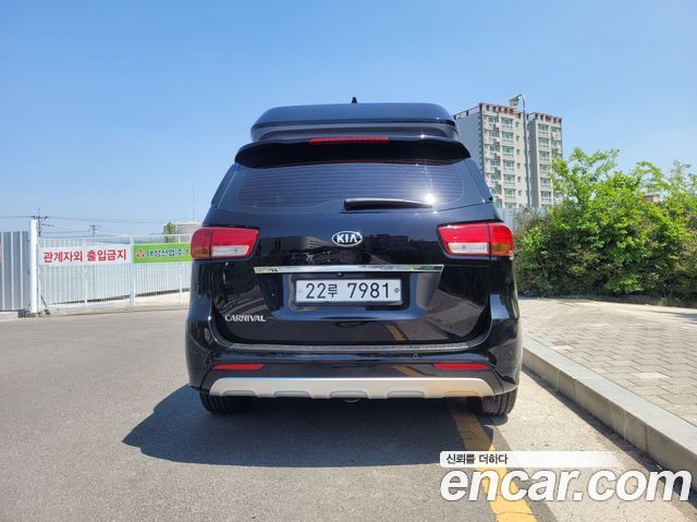 Kia Carnival 9-seater Hi-Limousine Prestige — пробег 183 656 км — фото 4 из 5