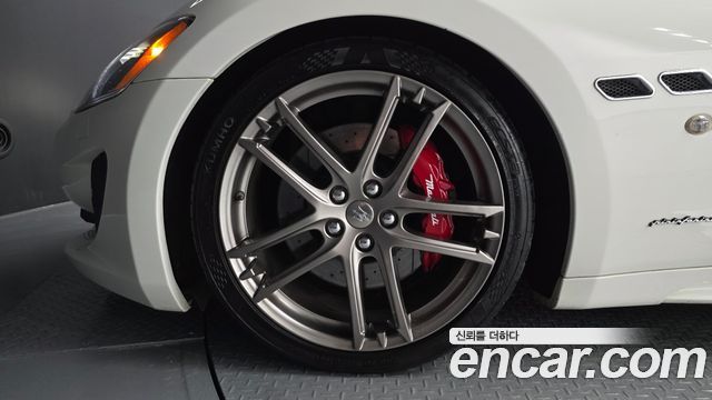 Maserati GranTurismo из Кореи Encar