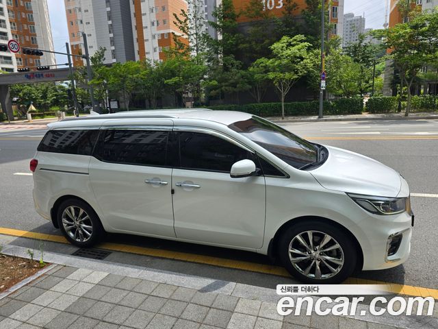 Kia Carnival 9-Seater Noblesse Special — пробег 111 873 км — фото 4 из 5