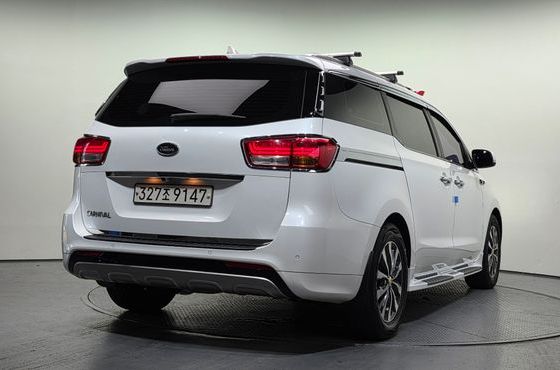 Kia Carnival 9-seater Luxury — пробег 191 534 км — фото 2 из 5