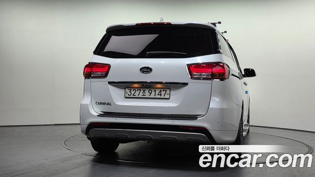Kia Carnival 9-seater Luxury — пробег 191 534 км — фото 4 из 5