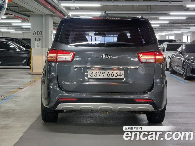 Kia Carnival 9-seater Prestige — пробег 125 060 км — фото 4 из 5