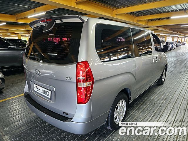 Hyundai Starex 12-Seater Wagon CVX Luxury — пробег 175 000 км — фото 2 из 5