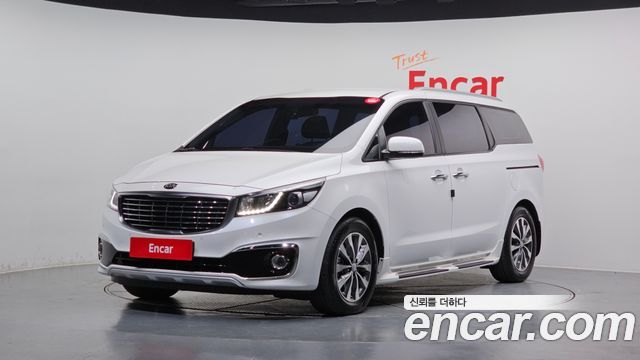 Kia Carnival 9-seater Luxury — пробег 79 049 км — фото 1 из 5