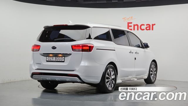 Kia Carnival 9-seater Luxury — пробег 79 049 км — фото 2 из 5