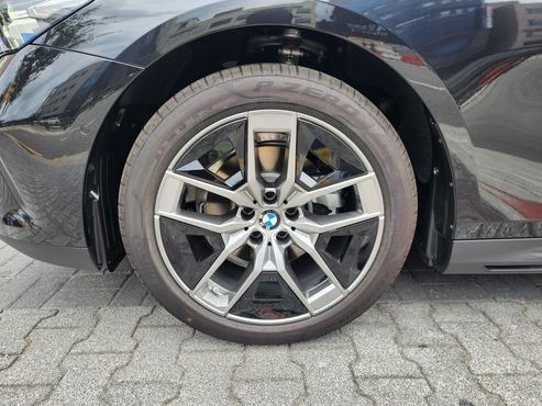 BMW 5-Series 520i — пробег 800 км — фото 5 из 5