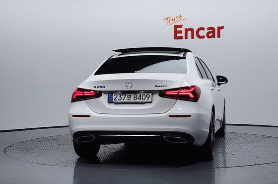 Mercedes-Benz A-Class A250 4MATIC Sedan — пробег 14 335 км — фото 4 из 5