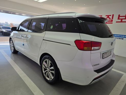 Kia Carnival 7-seater Limousine Magic Space — пробег 170 937 км — фото 2 из 5