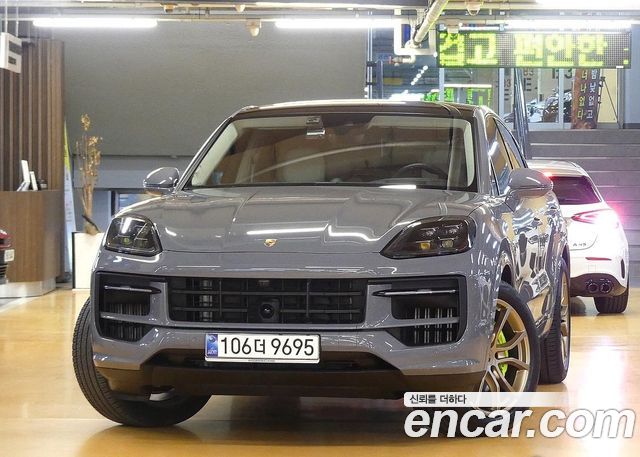 Porsche Cayenne 3.0 E-Hybrid Coupe — пробег 15 000 км — фото 3 из 5