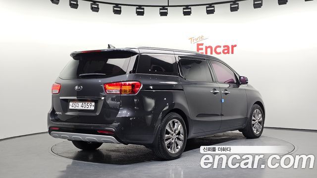 Kia Carnival 9-seater Prestige — пробег 99 220 км — фото 2 из 5