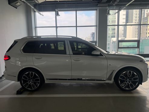 BMW X7 xDrive 40i M Sport 6STR — пробег 6 100 км — фото 5 из 5