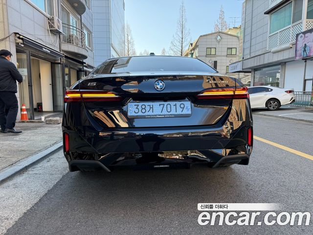 BMW i5 eDrive 40 M Sport — пробег 586 км — фото 4 из 5