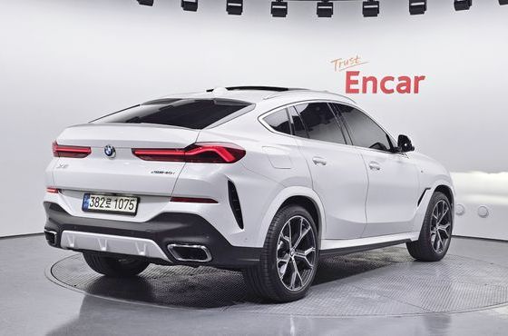 BMW X6 xDrive40i M Sport — пробег 75 076 км — фото 2 из 5