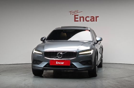 Volvo V60 B5 Pro AWD — пробег 72 371 км — фото 3 из 5