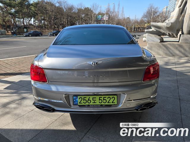 Bentley Flying Spur 4.0 — пробег 66 900 км — фото 4 из 5