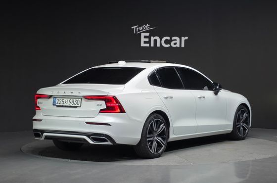 Volvo S60 B5 R-Design — пробег 46 069 км — фото 2 из 5