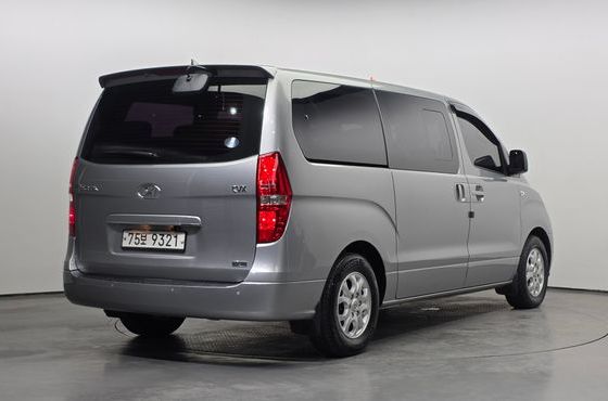 Hyundai Starex 11-Seater Wagon CVX Premium — пробег 91 986 км — фото 2 из 5