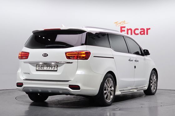 Kia Carnival 9-Seater Noblesse Special — пробег 109 498 км — фото 2 из 5