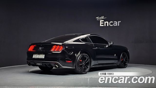 Ford Mustang Coupe — пробег 71 687 км — фото 2 из 5