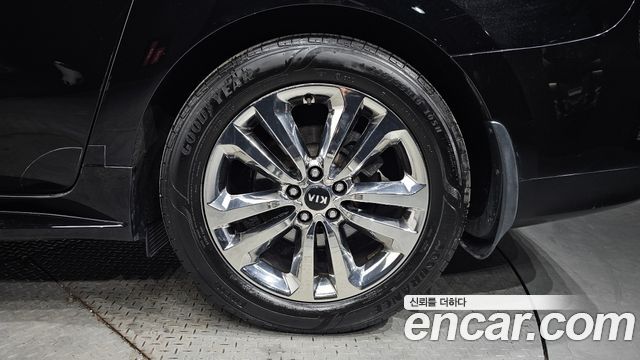 Kia Carnival 9-seater Prestige — пробег 79 848 км — фото 5 из 5
