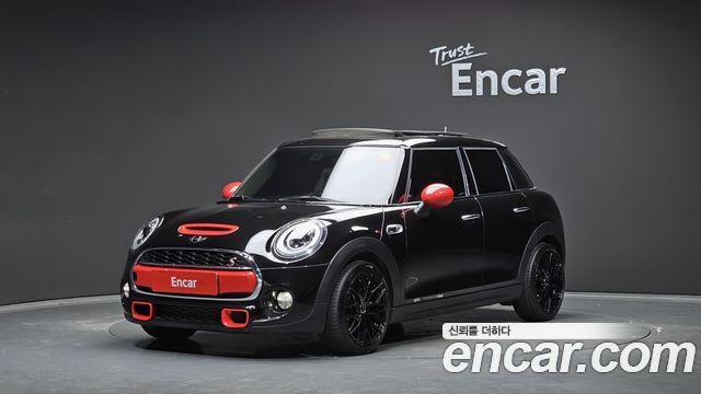 Mini Cooper 5Door Standard 3rd — пробег 67 252 км — фото 1 из 5