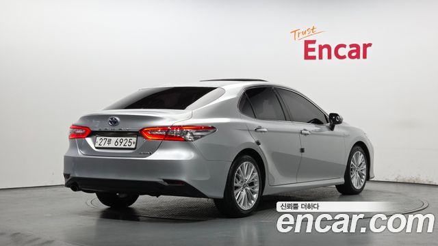 Toyota Camry 2.5 XLE Hybrid — пробег 103 455 км — фото 2 из 5