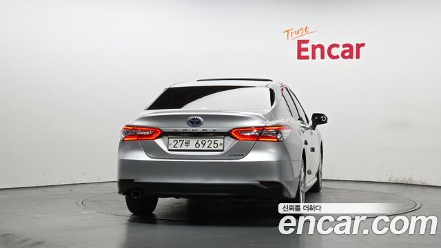 Toyota Camry 2.5 XLE Hybrid — пробег 103 455 км — фото 4 из 5