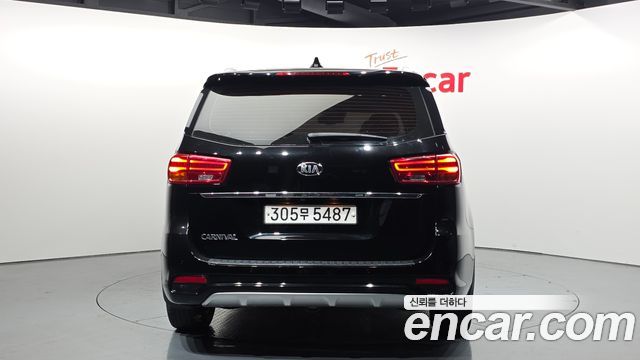 Kia Carnival из Кореи Encar