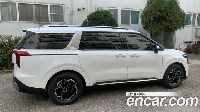 Kia Carnival Gasoline 9-Seater Signature — пробег 9 200 км — фото 3 из 5