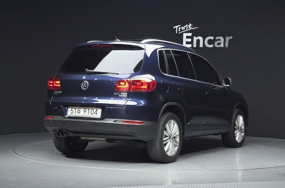 Volkswagen Tiguan 2.0 TDI Premium 5N — пробег 61 043 км — фото 2 из 5