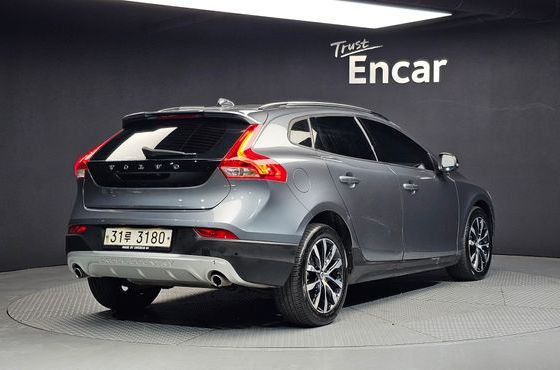 Volvo V40 D3 — пробег 55 048 км — фото 2 из 5