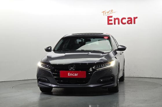 Honda Accord 2.0 Hybrid Touring — пробег 67 979 км — фото 3 из 5