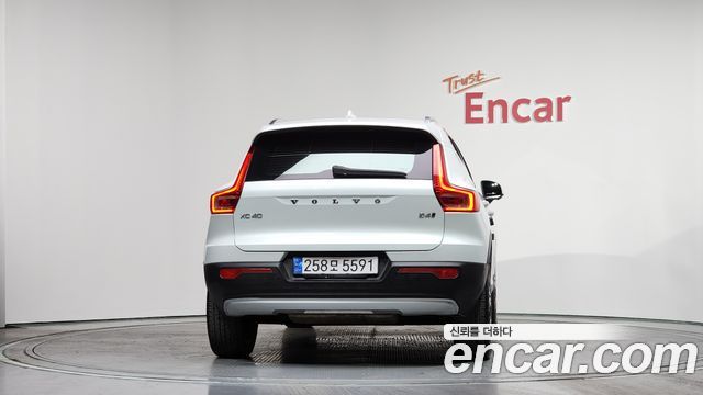 Volvo XC40 B4 Inscription — пробег 102 989 км — фото 4 из 5