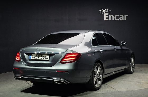 Mercedes-Benz E-Class E300 Avantgarde — пробег 70 788 км — фото 2 из 5