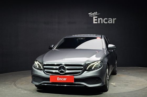 Mercedes-Benz E-Class E300 Avantgarde — пробег 70 788 км — фото 3 из 5