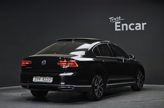 Volkswagen Passat 2.0 TDI Premium — пробег 136 692 км — фото 2 из 5