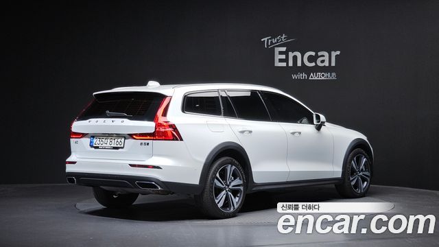 Volvo V60 B5 Pro AWD — пробег 33 545 км — фото 2 из 5