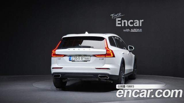 Volvo V60 B5 Pro AWD — пробег 33 545 км — фото 4 из 5