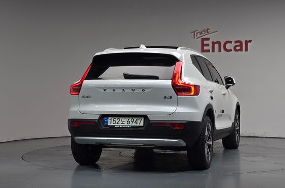 Volvo XC40 B4 Ultimate Bright — пробег 21 171 км — фото 4 из 5