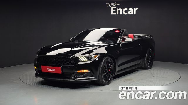 Ford Mustang Convertible — пробег 76 410 км — фото 1 из 5