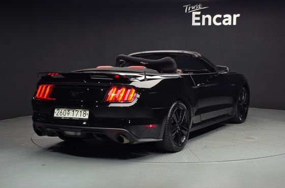 Ford Mustang Convertible — пробег 76 410 км — фото 2 из 5