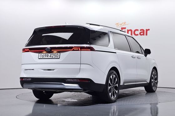 Kia Carnival 9-Seater Signature — пробег 65 260 км — фото 2 из 5