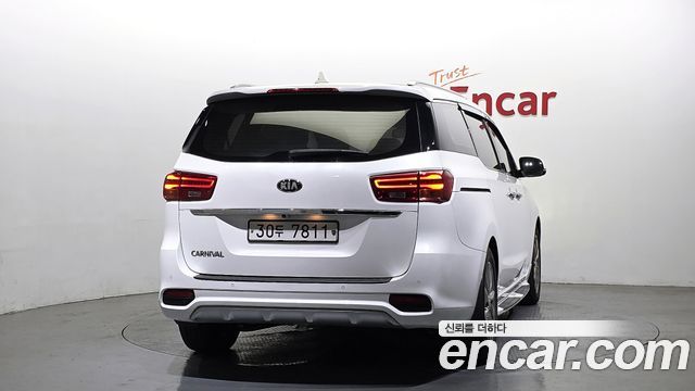 Kia Carnival из Кореи Encar