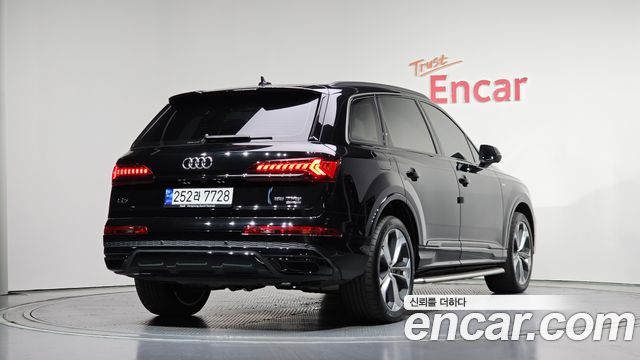 Audi Q7 55 TFSI Quattro Premium — пробег 30 970 км — фото 2 из 5