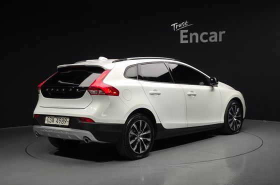 Volvo V40 D3 — пробег 65 021 км — фото 2 из 5