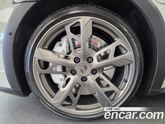 Porsche Taycan Turbo Cross Turismo — пробег 8 520 км — фото 5 из 5