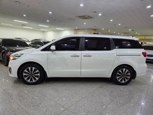 Kia Carnival 9-seater Luxury — пробег 134 182 км — фото 3 из 5