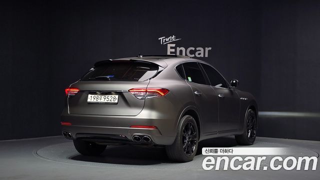 Maserati Levante из Кореи Encar